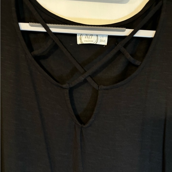 Black Crisscross, flutter short sleeve, Maurice’s size 1 - Picture 2 of 3